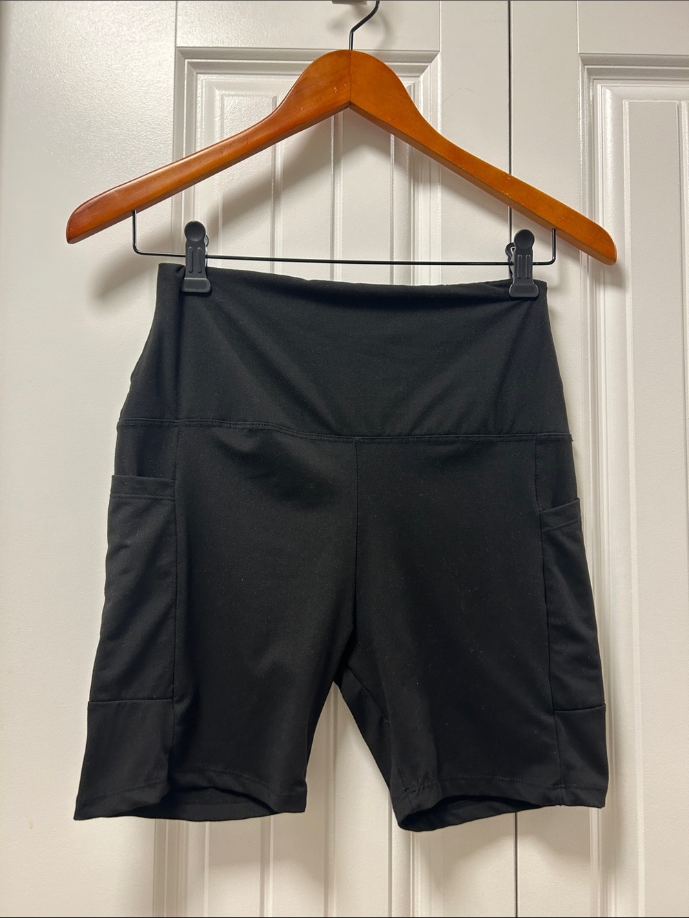 High-Waist Black Women’s Active Shorts with Side Pockets